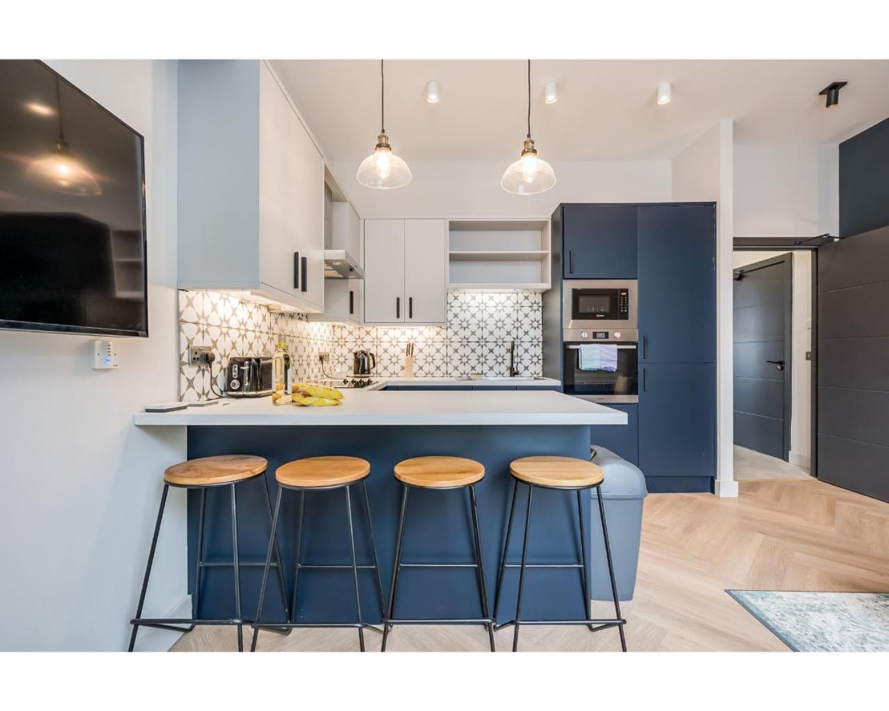 Bliss Street Apartment *